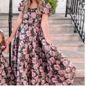 IVY CITY CO. NWT Black & Pink
Floral Smocked Puff Sleeve Maxi
Dress - Size 2X